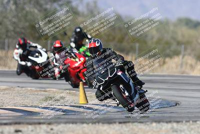 media/Dec-01-2025-Moto Forza (Mon) [[2daa91e15f]]/2-Intermediate Group/Session 3 (Turn 3)/